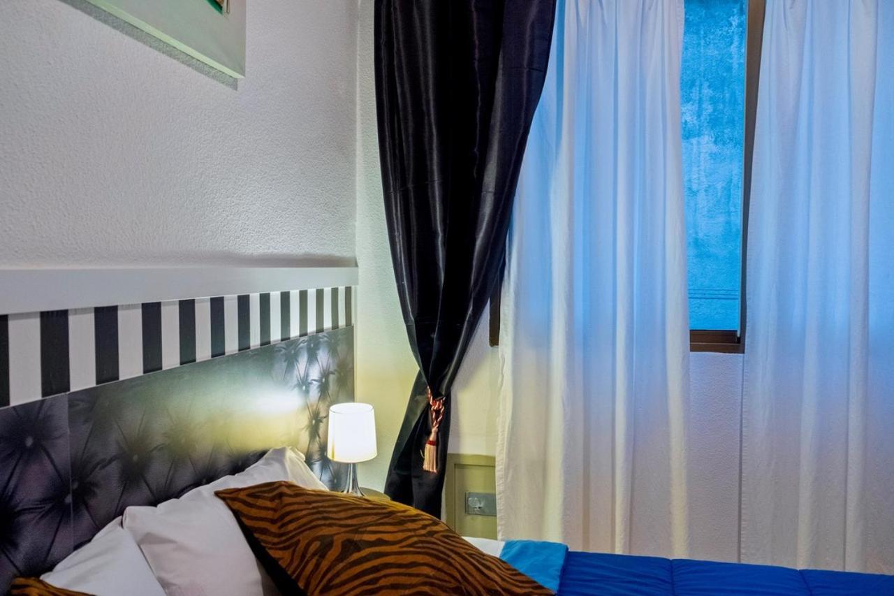 Bed and Breakfast La Reina De Gran Via - Parking Tph Madrid Exteriér fotografie